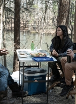 tales-of-the-walking-dead-s01e01-evie-joe-bastidores-012.jpg