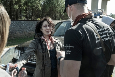 tales-of-the-walking-dead-s01e02-blair-gina-bastidores-028.jpg