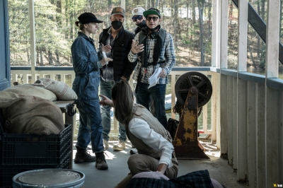 tales-of-the-walking-dead-s01e03-dee-bastidores-012.jpg