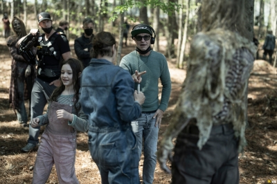 tales-of-the-walking-dead-s01e03-dee-bastidores-016.jpg