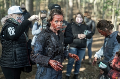 tales-of-the-walking-dead-s01e03-dee-bastidores-021.jpg