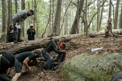 tales-of-the-walking-dead-s01e03-dee-bastidores-032.jpg