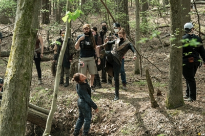 tales-of-the-walking-dead-s01e03-dee-bastidores-038.jpg