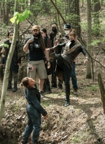 tales-of-the-walking-dead-s01e03-dee-bastidores-038.jpg