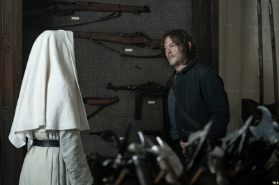 the-walking-dead-daryl-dixon-s01e01-lame-perdue-078.jpg