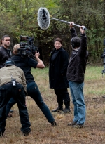 twd-world-beyond-s01e01-brave-bastidores-005.jpg