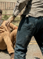 twd-world-beyond-s01e02-the-blaze-of-gory-026.jpg