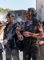 twd-world-beyond-s01e03-the-tyger-and-the-lamb-bastidores-002.jpg