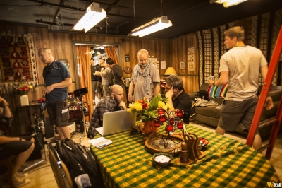 fear-the-walking-dead-s01e02-so-close-yet-so-far-bastidores-003.jpg