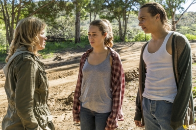 fear-the-walking-dead-s03e05-burning-in-water-drowning-in-flame-041.jpg