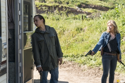 fear-the-walking-dead-s03e06-red-dirt-020.jpg