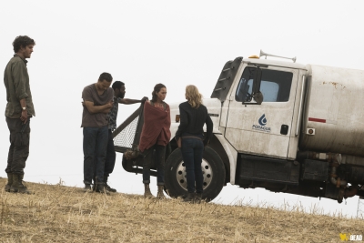 fear-the-walking-dead-s03e13-this-land-is-your-land-010.jpg