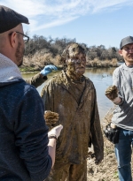 fear-the-walking-dead-s04e05-laura-bastidores-003.jpg