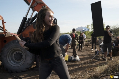 fear-the-walking-dead-s04e09-people-like-us-bastidores-013.jpg