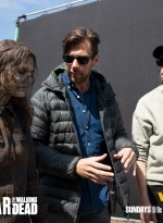 fear-the-walking-dead-s04e09-people-like-us-bastidores-008.jpg