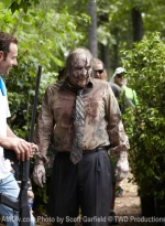 the-walking-dead-s01e03-tell-it-to-the-frogs-bastidores-007.jpg