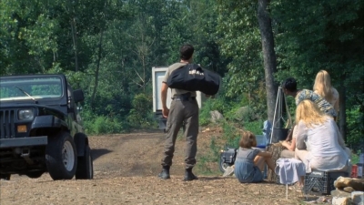 twd1x03_0906.jpg