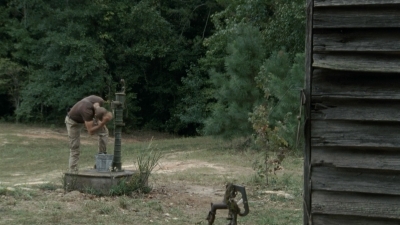 twd2x08_0530.jpg