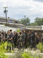 the-walking-dead-s07e09-rock-in-the-road-026.jpg