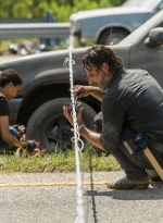 the-walking-dead-s07e09-rock-in-the-road-037.jpg