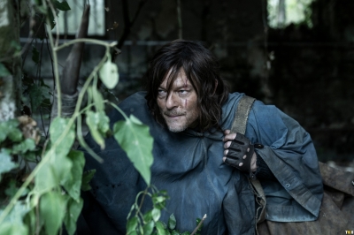 the-walking-dead-daryl-dixon-s01e01-lame-perdue-058.jpg