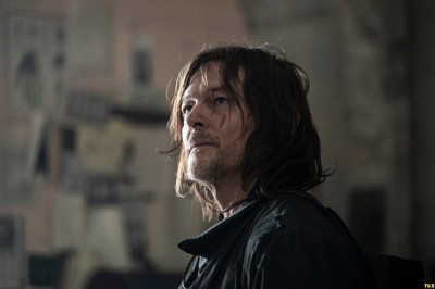 the-walking-dead-daryl-dixon-s01e01-lame-perdue-079.jpg