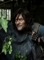 the-walking-dead-daryl-dixon-s01e01-lame-perdue-019.jpg