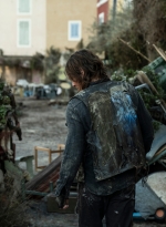 the-walking-dead-daryl-dixon-s01e01-lame-perdue-021.jpg