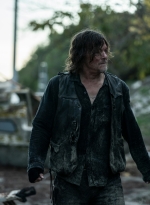 the-walking-dead-daryl-dixon-s01e01-lame-perdue-047.jpg