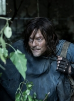 the-walking-dead-daryl-dixon-s01e01-lame-perdue-058.jpg