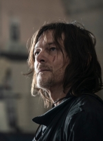 the-walking-dead-daryl-dixon-s01e01-lame-perdue-079.jpg