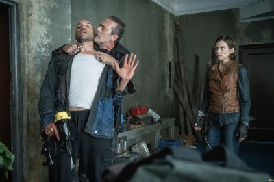 the-walking-dead-dead-city-s01e02-whos-there-016.jpg