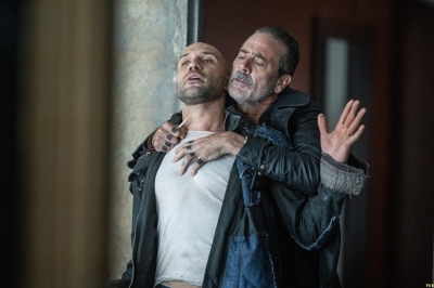 the-walking-dead-dead-city-s01e02-whos-there-017.jpg