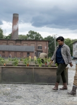 the-walking-dead-dead-city-s01e02-whos-there-023.jpg