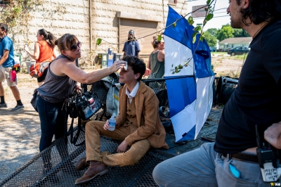 twd-world-beyond-s01e02-the-blaze-of-gory-bastidores-002.jpg