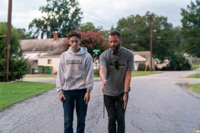 Click to view full size image
==============
twd-world-beyond-s01e02-the-blaze-of-gory-bastidores-004.jpg twd-world-beyond-s01e02-the-blaze-of-gory-bastidores-004.jpg