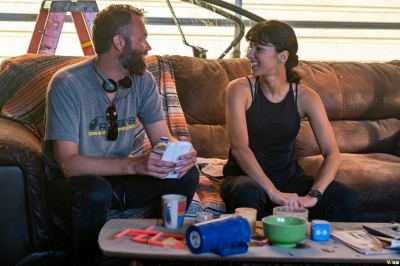 Click to view full size image
==============
twd-world-beyond-s01e02-the-blaze-of-gory-bastidores-007.jpg twd-world-beyond-s01e02-the-blaze-of-gory-bastidores-007.jpg