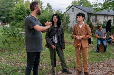 twd-world-beyond-s01e02-the-blaze-of-gory-bastidores-018.jpg